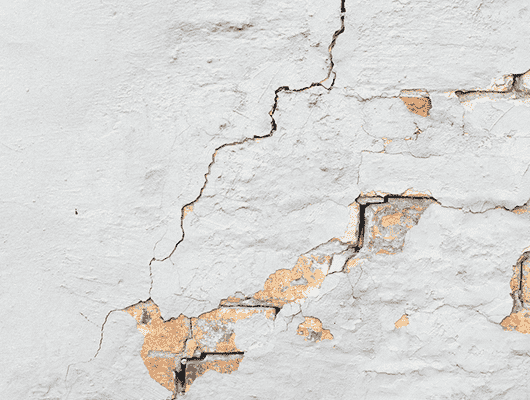 تشققات الجدران : أسباب ظهور تشقق الجدران في منزلك وكيفية علاجها؟